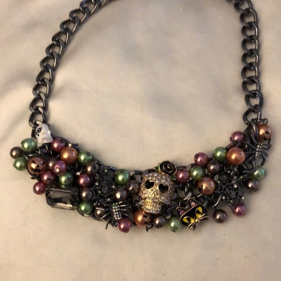 Betsey Johnson Gun Metal Tone Curb Link Bib Necklace Halloween Charms NWT - Picture 11 of 16